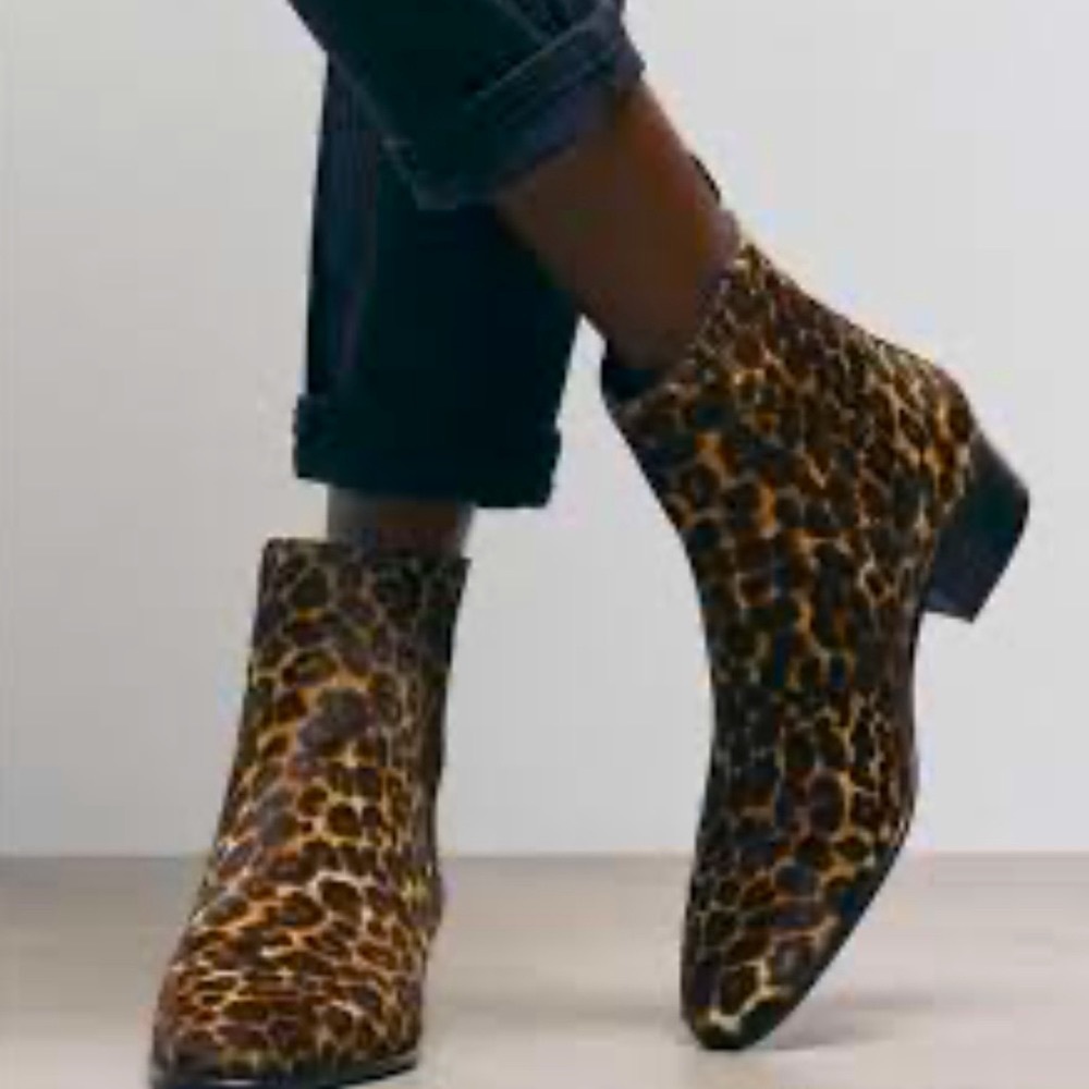 Banana Republic NEW Leopard Print‎ Calf Hair Chelsea Ankle Booties Size 6.5